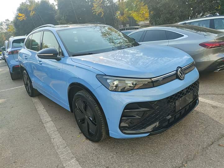 Фото 4 - Volkswagen Tiguan L Pro