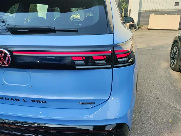 Фото 8 - Volkswagen Tiguan L Pro