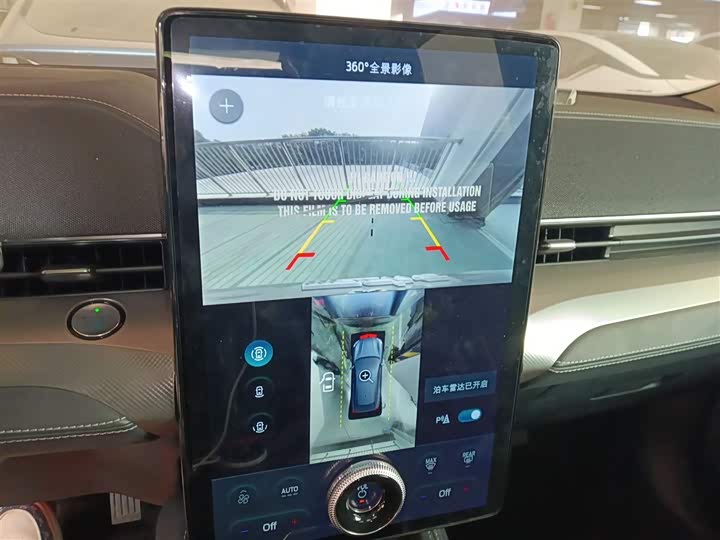 Фото 13 - Ford Mustang Mach-E