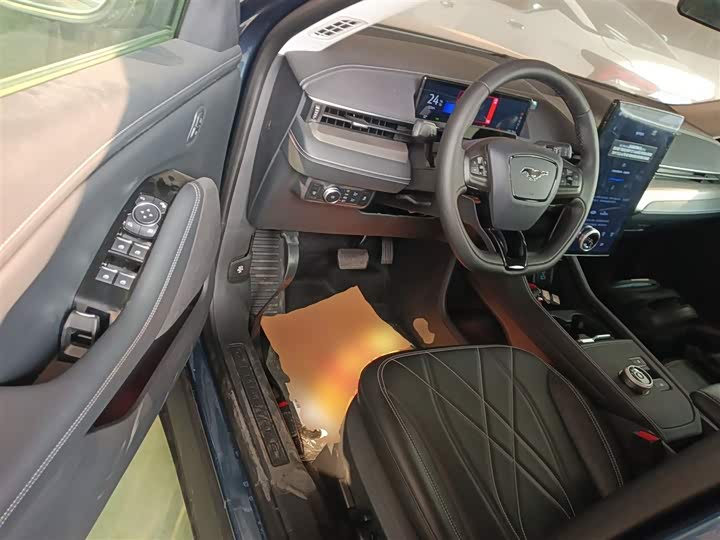 Фото 16 - Ford Mustang Mach-E