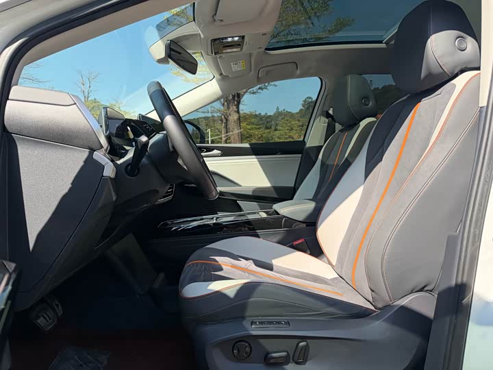 Фото 10 - Volkswagen ID.6 Crozz