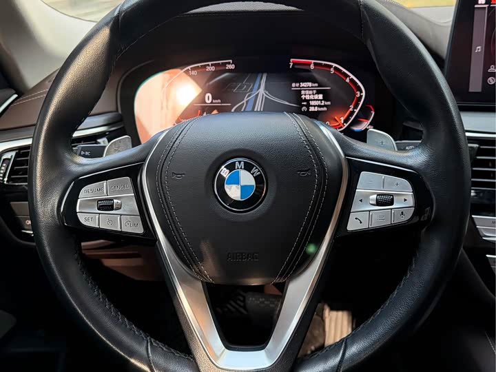 Фото 10 - BMW 5 Series