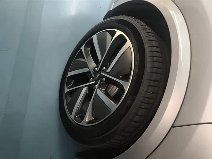 Фото 26 - LiXiang L9