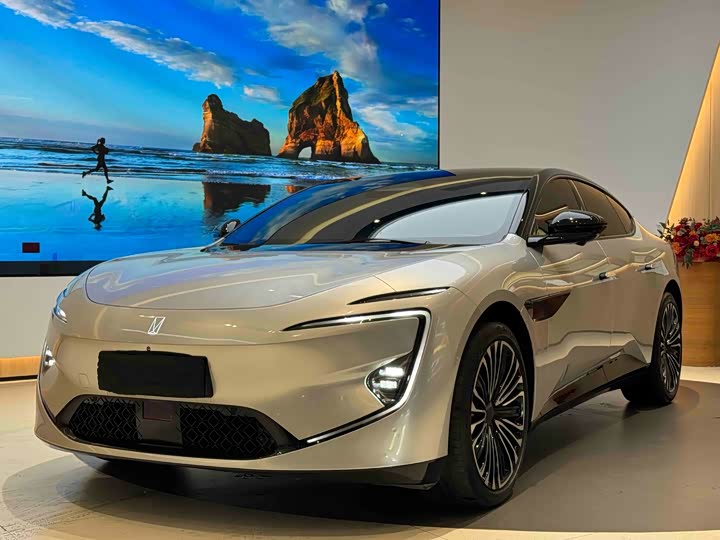 Фото 1 - Avatr 12