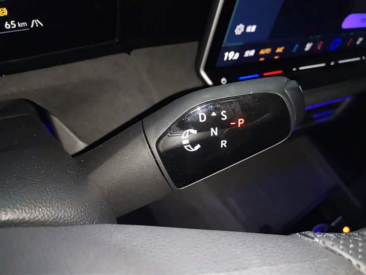 Фото 21 - Volkswagen Tiguan L Pro