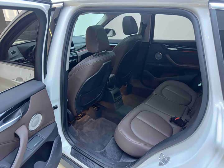 Фото 10 - BMW X1