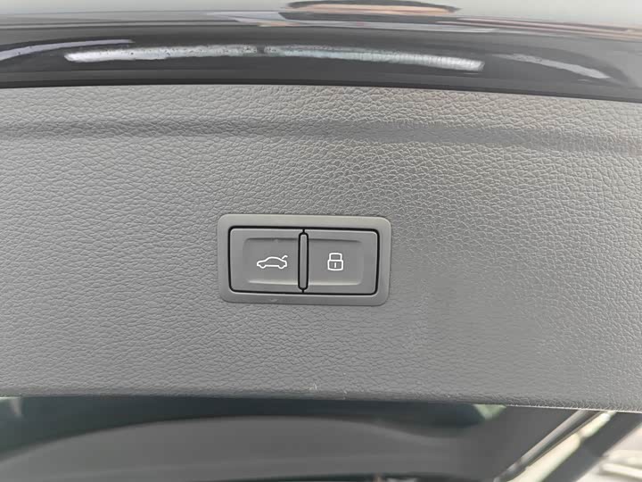 Фото 13 - Audi Q5L