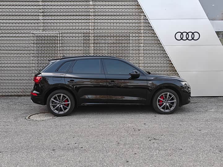Фото 3 - Audi Q5L