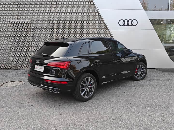Фото 4 - Audi Q5L