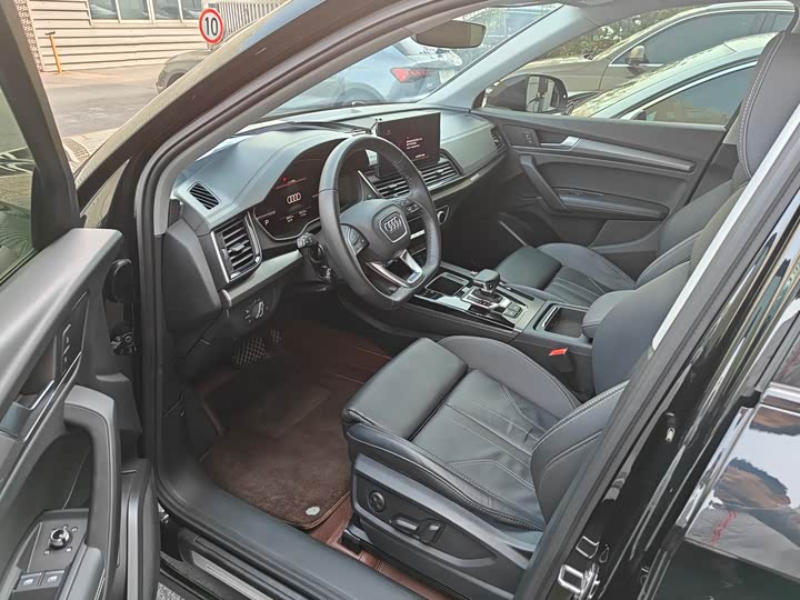 Фото 9 - Audi Q5L