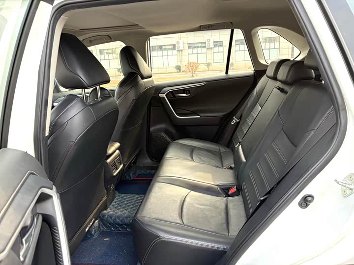 Фото 4 - Toyota Wildlander