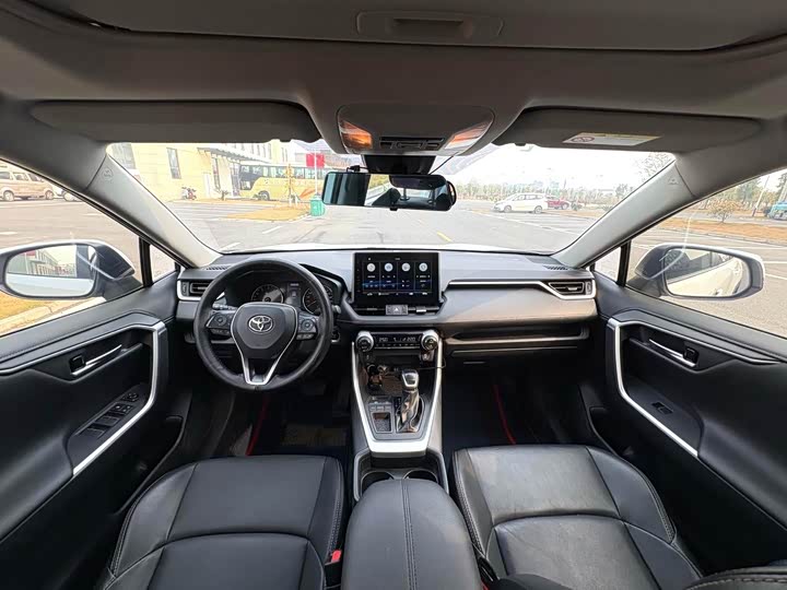 Фото 8 - Toyota Wildlander