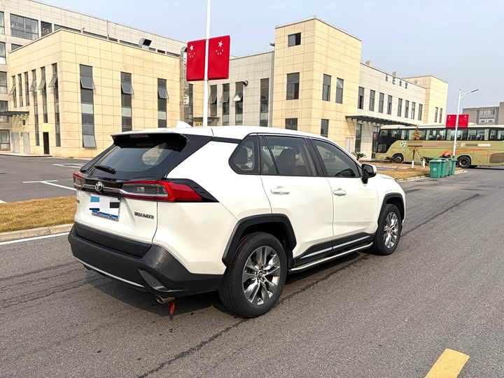 Фото 9 - Toyota Wildlander