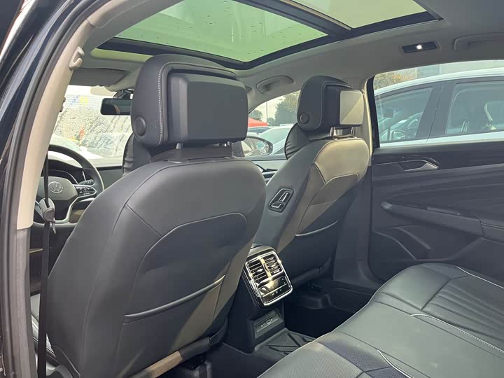 Фото 10 - Volkswagen Passat