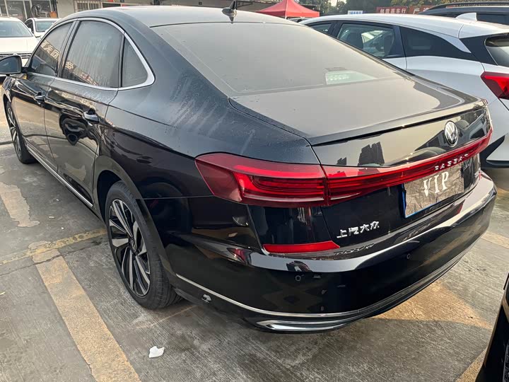 Фото 11 - Volkswagen Passat