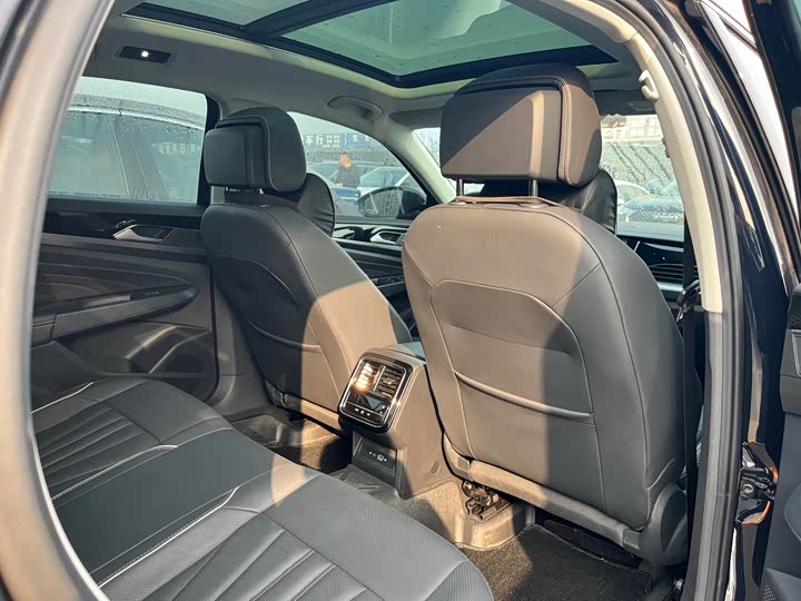 Фото 13 - Volkswagen Passat