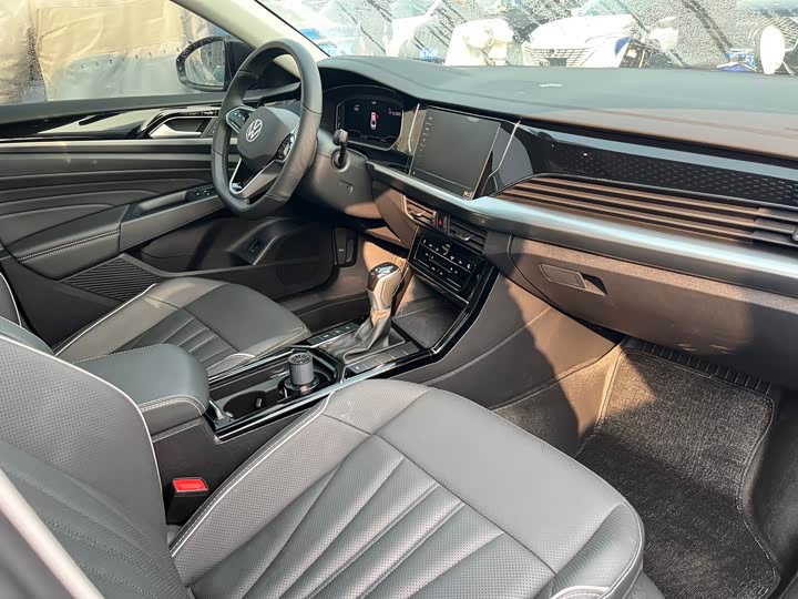 Фото 14 - Volkswagen Passat