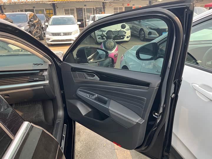 Фото 15 - Volkswagen Passat