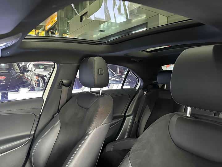 Фото 9 - Mercedes-Benz A-Class