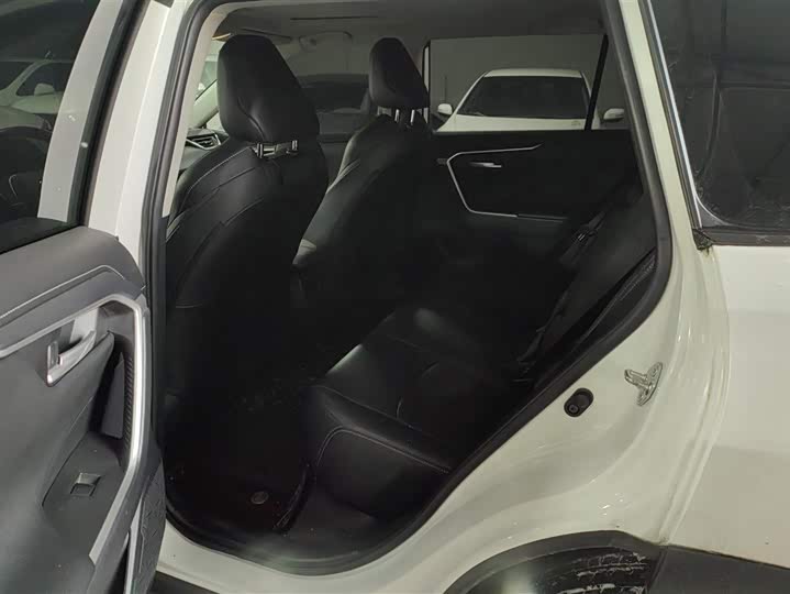 Фото 11 - Toyota Wildlander