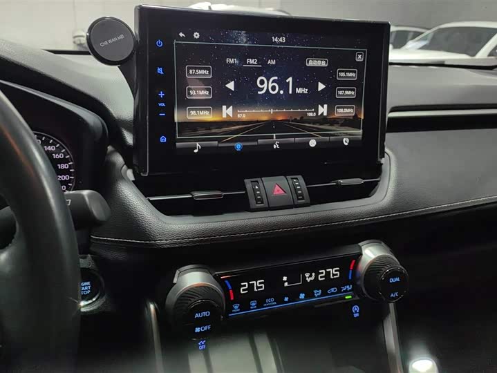 Фото 13 - Toyota Wildlander