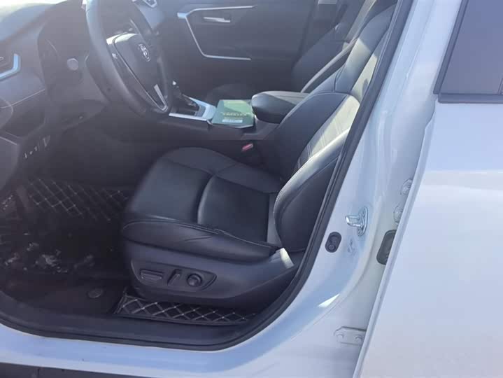 Фото 9 - Toyota Wildlander