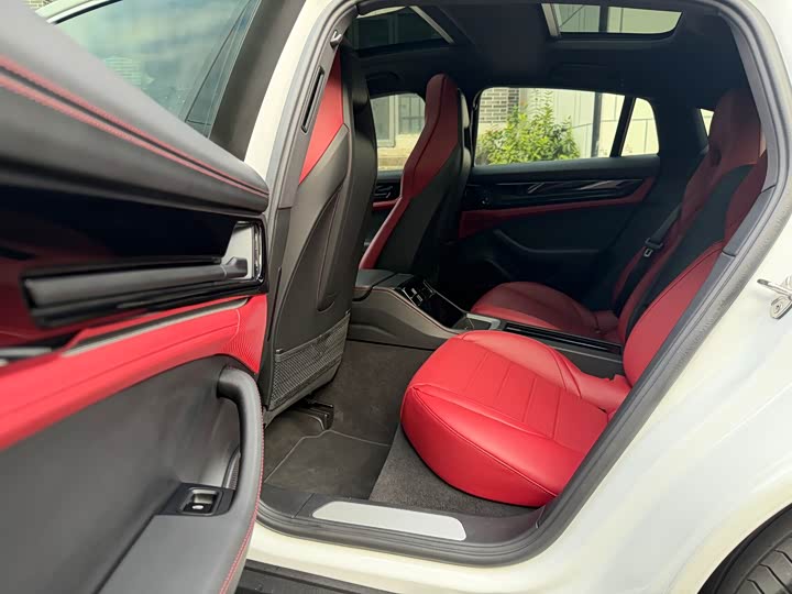 Фото 11 - Porsche Panamera