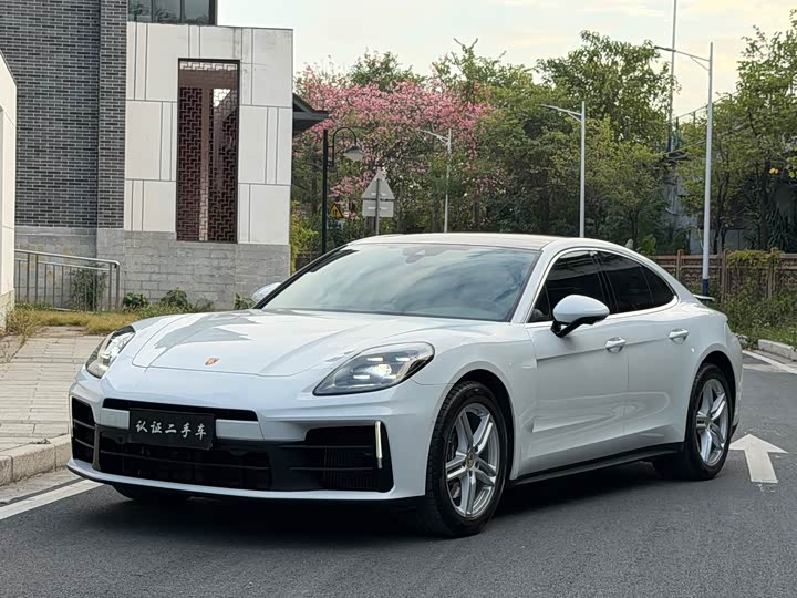 Фото 2 - Porsche Panamera