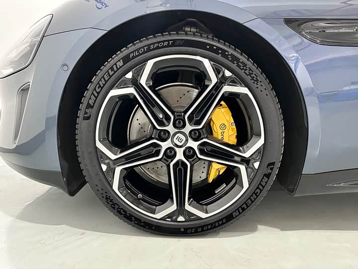 Фото 17 - Xiaomi SU7