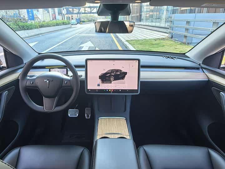 Фото 10 - Tesla Model Y