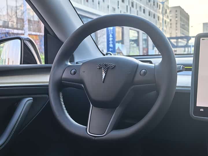 Фото 11 - Tesla Model Y
