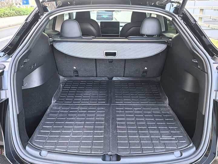 Фото 17 - Tesla Model Y