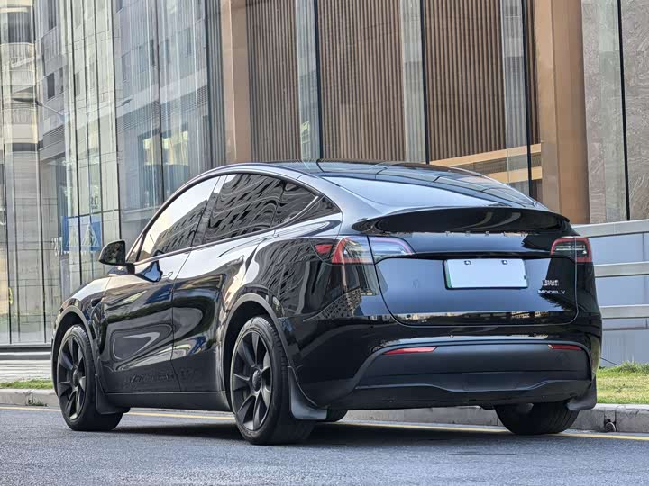 Фото 2 - Tesla Model Y