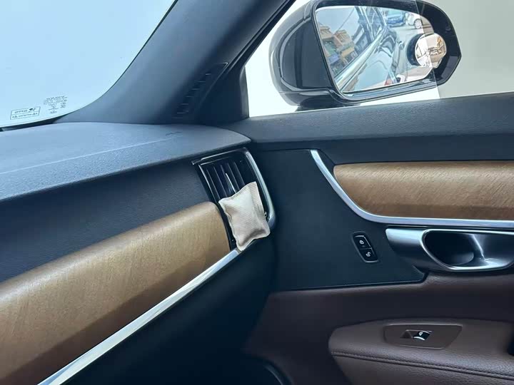 Фото 10 - Volvo S90