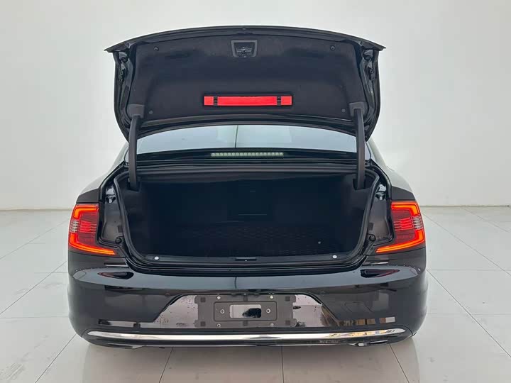 Фото 13 - Volvo S90