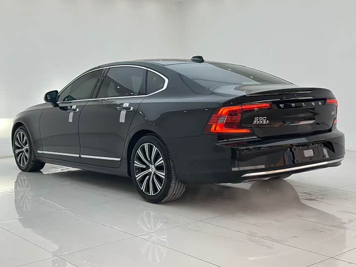 Фото 14 - Volvo S90