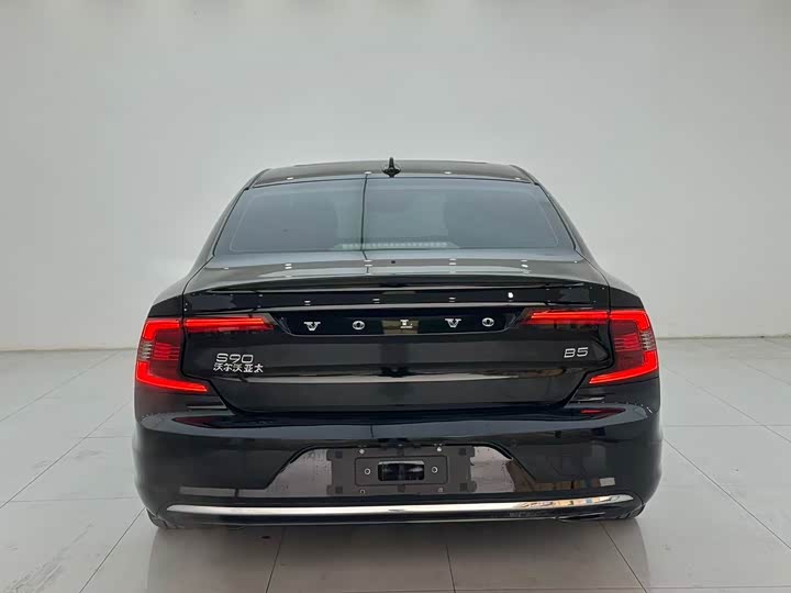 Фото 15 - Volvo S90