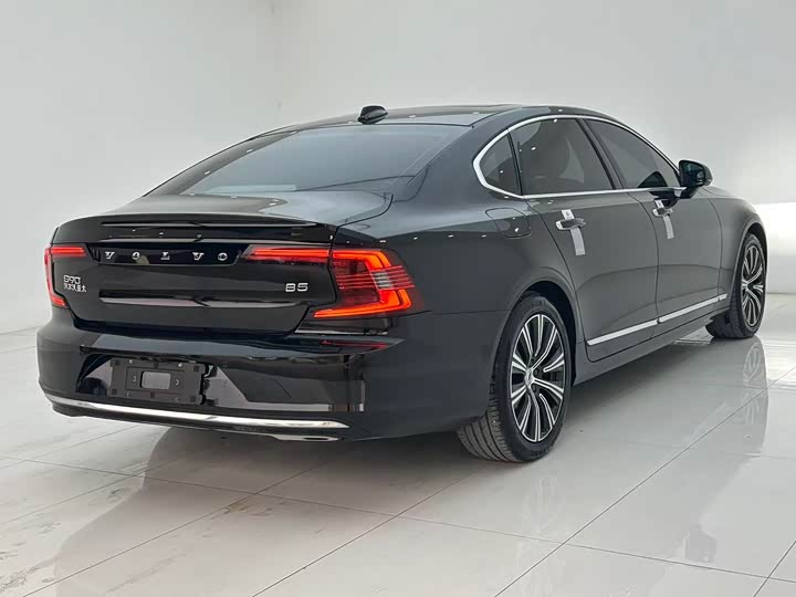 Фото 16 - Volvo S90