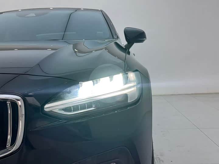 Фото 4 - Volvo S90