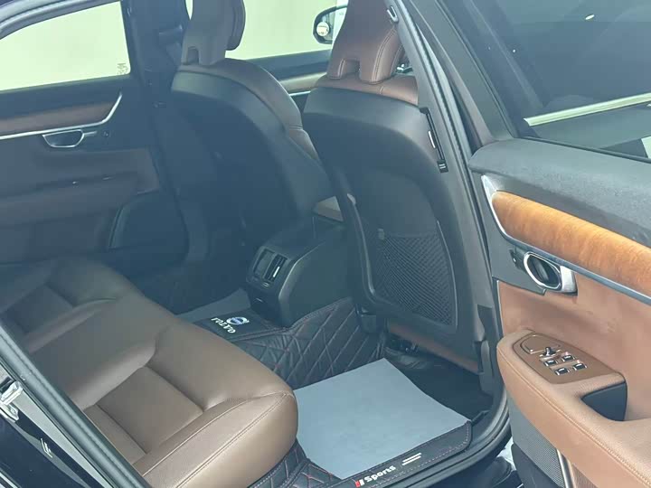 Фото 8 - Volvo S90