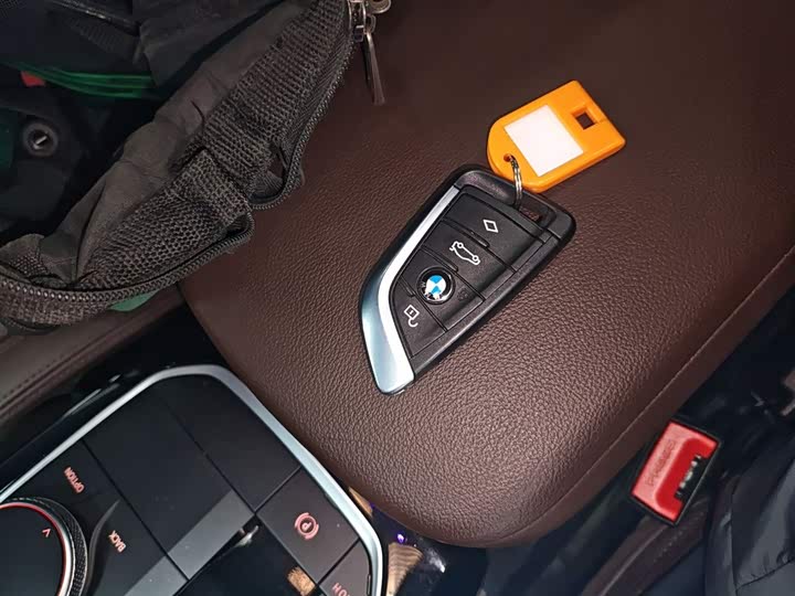 Фото 9 - BMW iX3