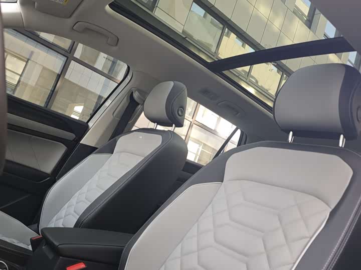 Фото 14 - Volkswagen Tayron