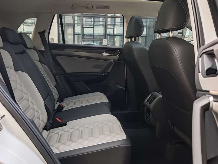 Фото 15 - Volkswagen Tayron