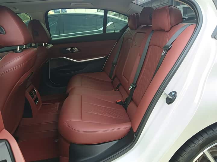 Фото 17 - BMW 3 Series