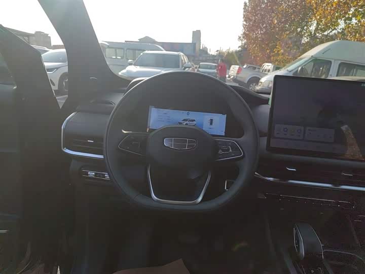 Фото 11 - Geely Okavango L