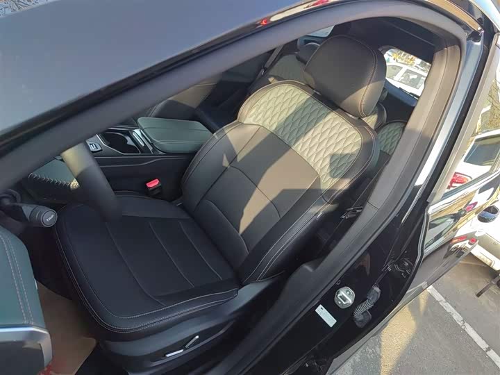 Фото 15 - Geely Okavango L