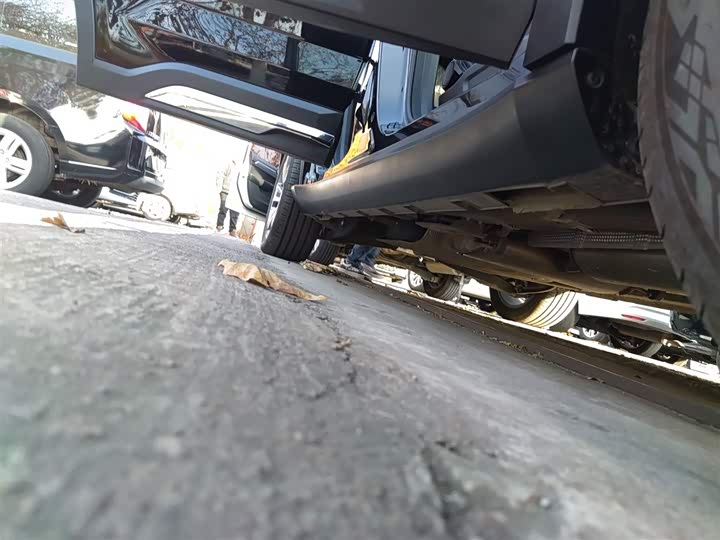 Фото 21 - Geely Okavango L