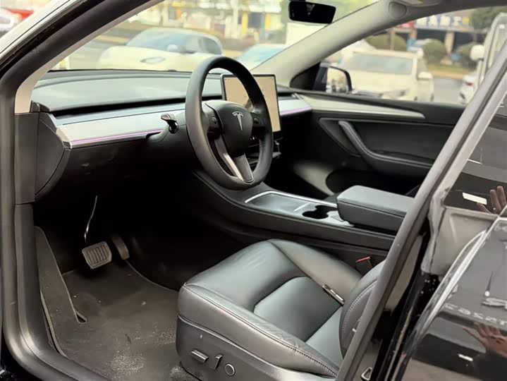 Фото 15 - Tesla Model Y