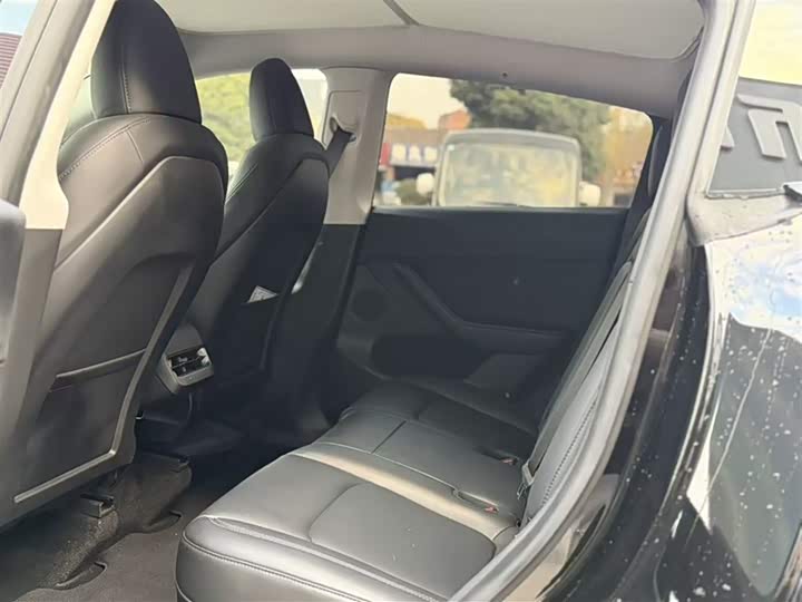 Фото 16 - Tesla Model Y