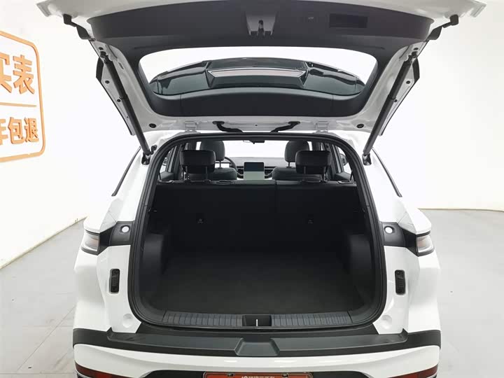 Фото 16 - Bestune T90